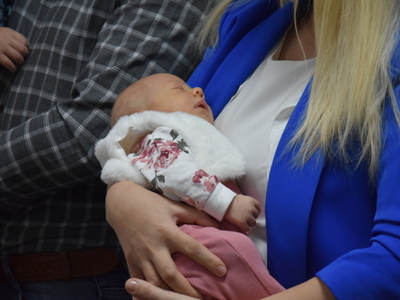 Zdjęcie z powitania nowej mieszkanki gminy Gościeradów