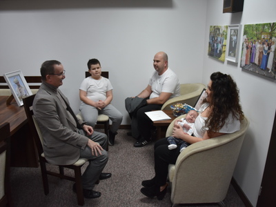 Zdjęcie z powitania nowego mieszkańca Gminy Gościeradów