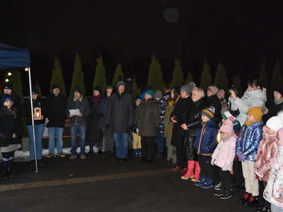 Zdjęcie z przekazania Betlejemskiego Światła Pokoju w gminie Gościeradów