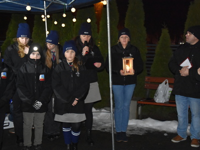 Zdjęcie z przekazania Betlejemskiego Światła Pokoju w gminie Gościeradów
