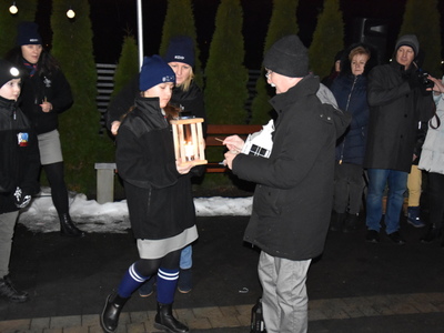 Zdjęcie z przekazania Betlejemskiego Światła Pokoju w gminie Gościeradów