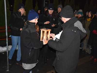 Zdjęcie z przekazania Betlejemskiego Światła Pokoju w gminie Gościeradów