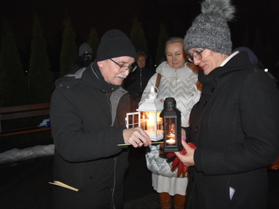Zdjęcie z przekazania Betlejemskiego Światła Pokoju w gminie Gościeradów