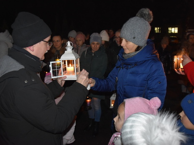 Zdjęcie z przekazania Betlejemskiego Światła Pokoju w gminie Gościeradów