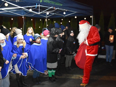Zdjęcie z przekazania Betlejemskiego Światła Pokoju w gminie Gościeradów