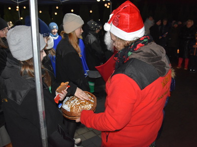 Zdjęcie z przekazania Betlejemskiego Światła Pokoju w gminie Gościeradów