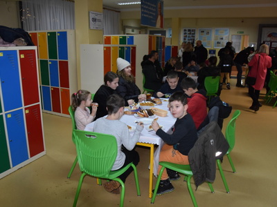 Zdjęcie z przekazania Betlejemskiego Światła Pokoju w gminie Gościeradów