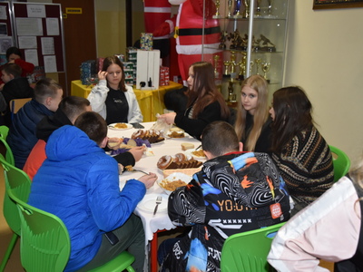 Zdjęcie z przekazania Betlejemskiego Światła Pokoju w gminie Gościeradów