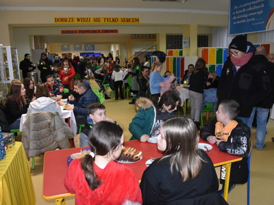 Zdjęcie z przekazania Betlejemskiego Światła Pokoju w gminie Gościeradów