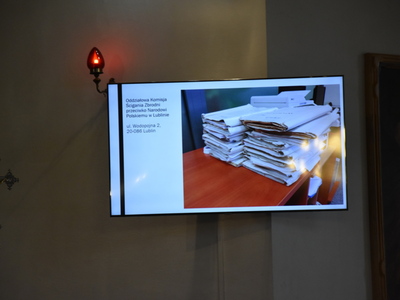 Zdjęcia z wystąpienia dot. zbrodni w Szczecynie i Wólce Szczeckiej w 1944 r.