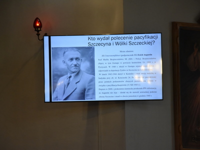 Zdjęcia z wystąpienia dot. zbrodni w Szczecynie i Wólce Szczeckiej w 1944 r.