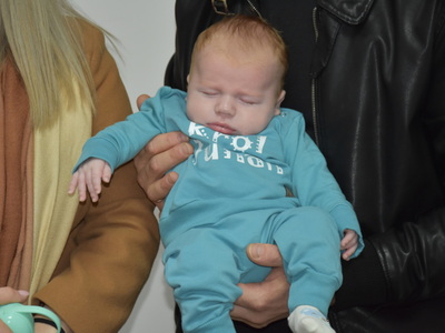 Zdjęcie z powitania nowego mieszkańca gminy Gościeradów