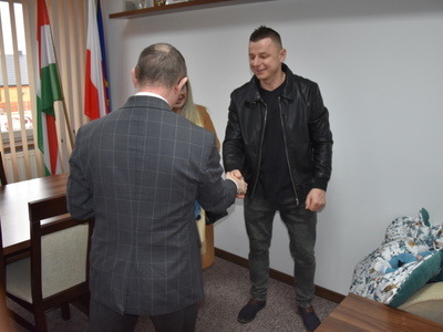 Zdjęcie z powitania nowego mieszkańca gminy Gościeradów