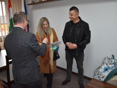 Zdjęcie z powitania nowego mieszkańca gminy Gościeradów