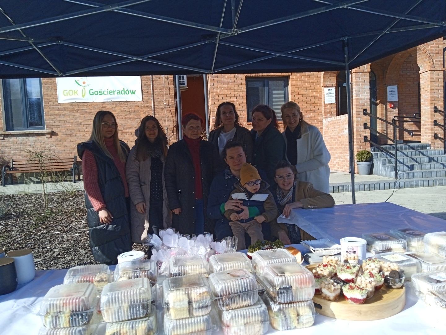 Zdjęcie z Charytatywnego Kiermaszu Ciast i akcji krwiodawstwa