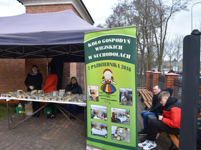 Zdjęcia z charytatywnego kiermaszu ciast w Liśniku Dużym