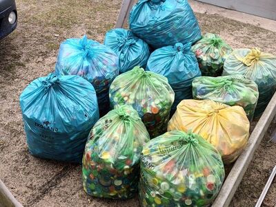 Zdjęcie worków z nakrętkami