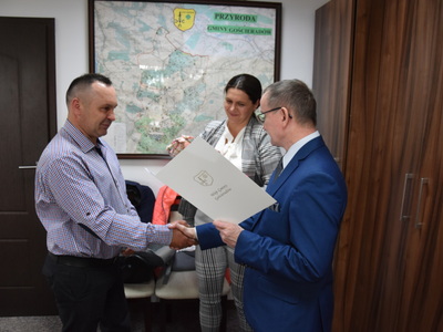 Zdjęcie z powitania nowej mieszkanki gminy Gościeradów