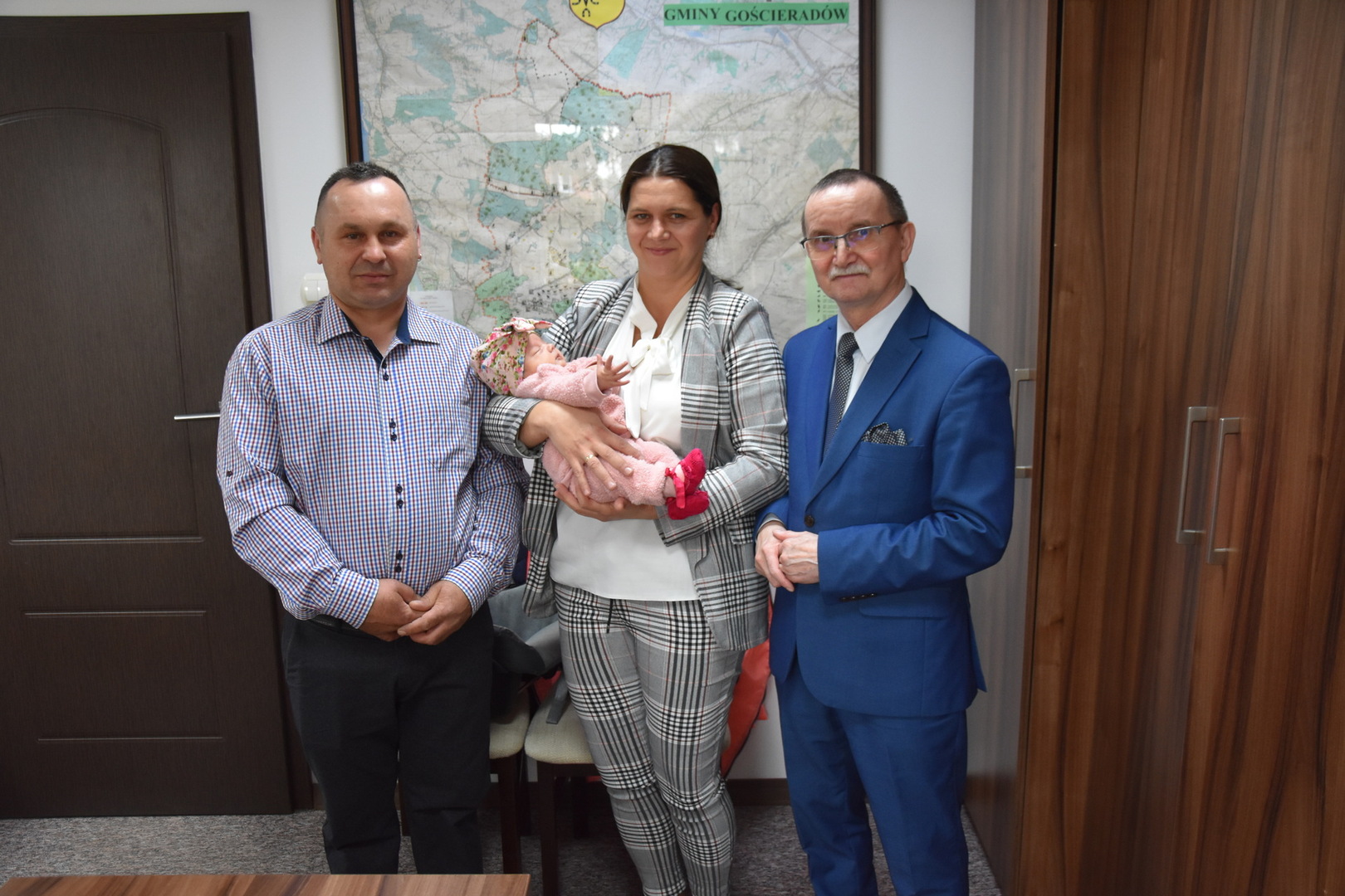 Zdjęcie z powitania nowej mieszkanki gminy Gościeradów