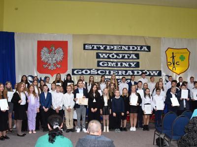 Zdjęcie grupowe stypendystów