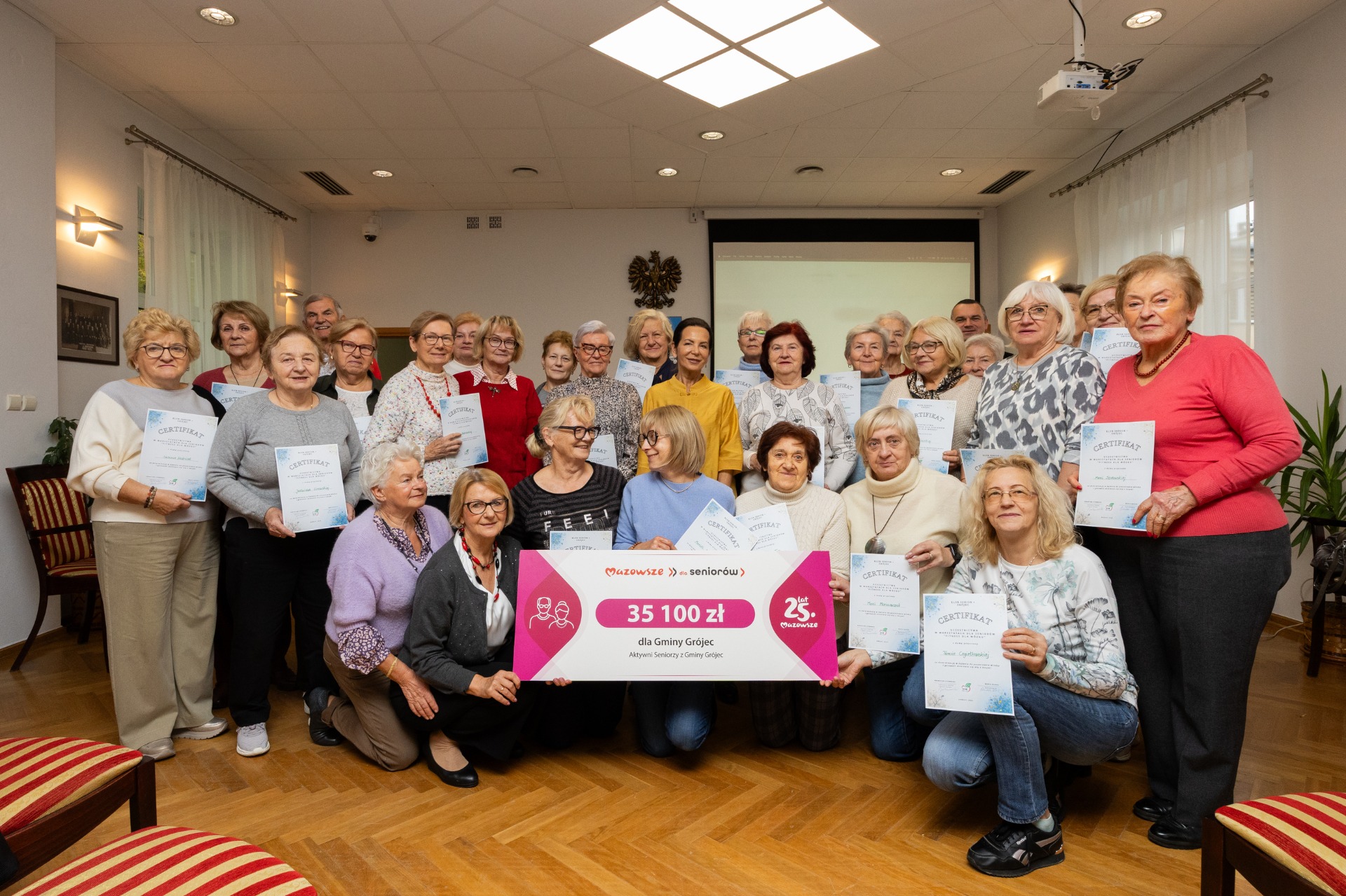 Seniorzy podczas zakończenia zajęć