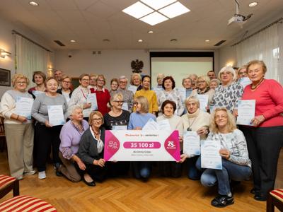 Seniorzy podczas zakończenia zajęć