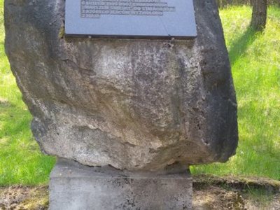 Pomnik w Modrolesie