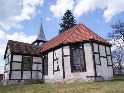 Kościół w Kowalkach - widok z boku