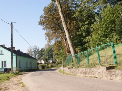 Dobrowo droga do kościoła