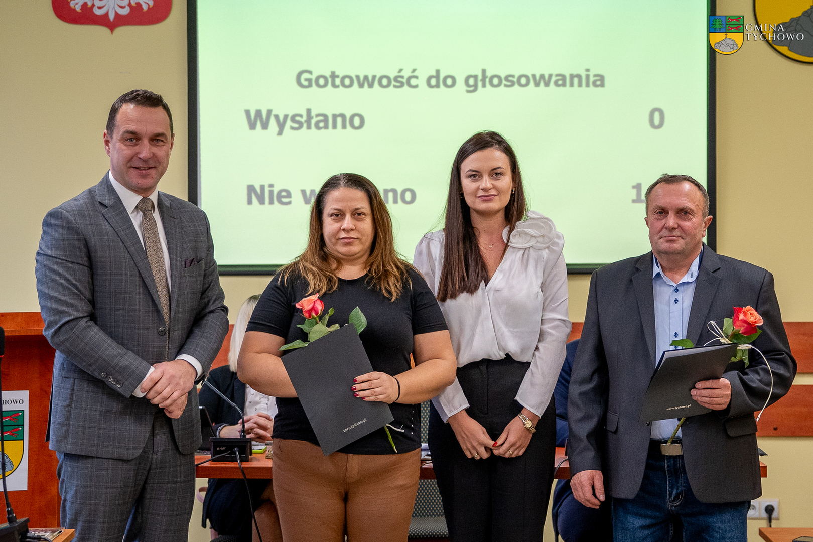 Na zdjęciu Burmistrz Tychowa, ustępująca Sołtys Sołectwa Słonino, Przewodnicząca Rady Miejskiej oraz nowo wybrany Sołtys Sołectwa Słonino.