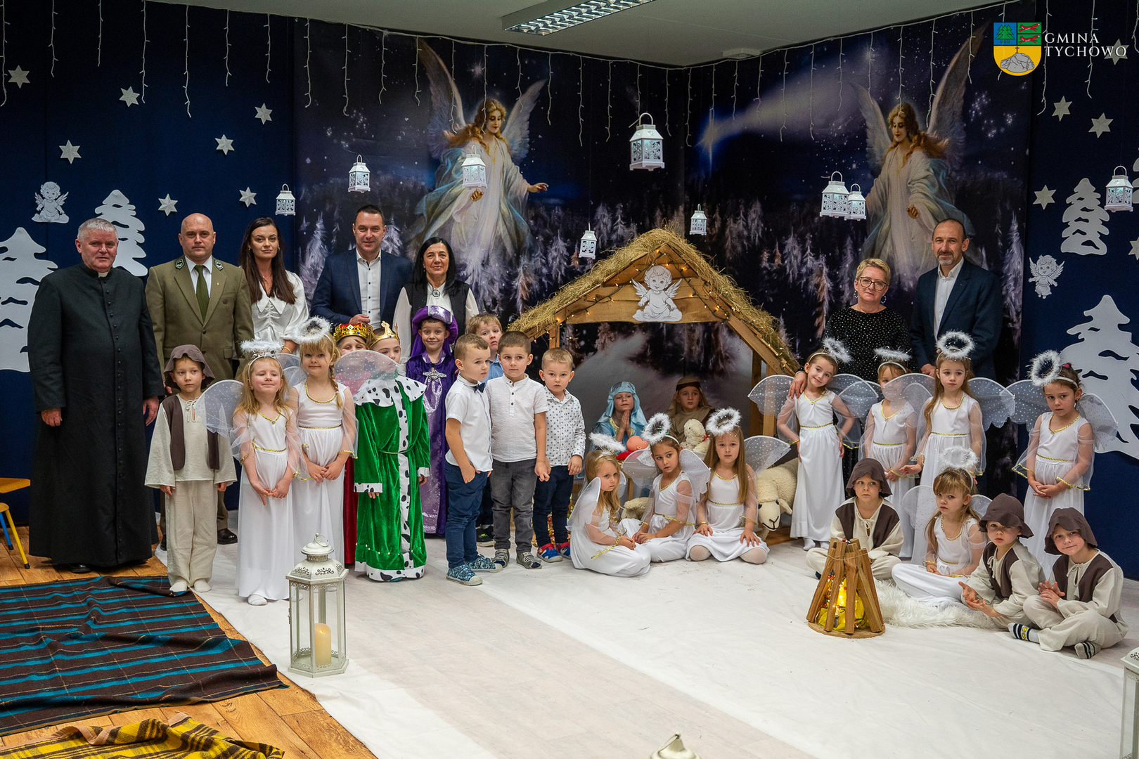 Zdjęcie grupowe wykonane po przedstawieniu.