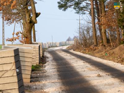 Częściowe wykonanie prac w ramach wykonania inwestycji przebudowy drogi w kolonii Dobrowo.