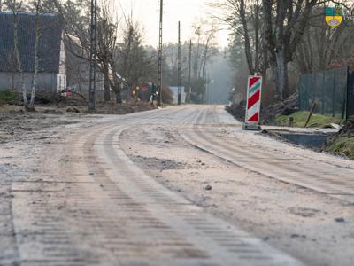 Częściowe wykonanie prac w ramach wykonania inwestycji przebudowy drogi w kolonii Dobrowo. 