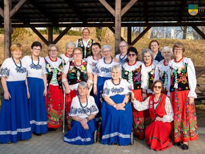 Na zdjęciu Zespół Dobrowianki oraz Zespół Radość.
