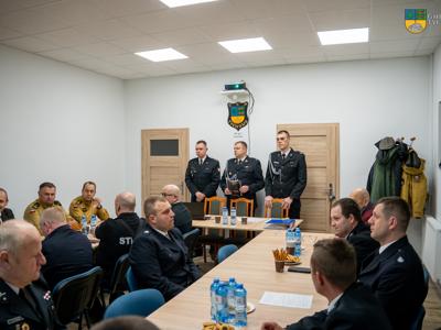 Zdjęcie z zebrania walnego Ochotniczej Straży Pożarnej w Tychowie