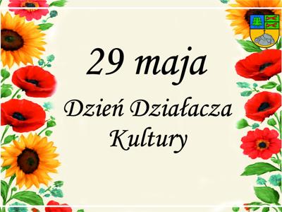Na obrazku po bokach znajdują się kwiaty maki i słobeczniki. na środku obrazka tekst: 29 maja Dzień Działacza Kultury.