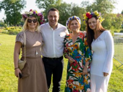 Na zdjęciu od lewej Monika Falana, Robert Falana Burmistrz Tychowa, Dyrektorka GOK-u Lucyna Michalak oraz Alicja Zając Przewodnicząca RM w Tychwie.