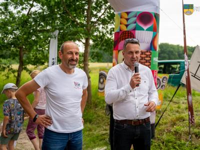 Na zdjeciu Burmistrz Tychowa Robert Falana oraz Zastępca Jacek Marcinkowski podczas przenówienia.