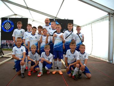 Na zdjeciu chłopcy z klubu sportowego Głaz Tychowo.