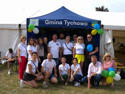 Na zdjęciu grupa uczestników biorących udział w Międzynarodowym Festiwalu Letnim w Chemnitz.