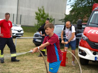 Zdjęcie wykonano podczas Międzynarodwego Letniego Festiwalu w Chemnitz, dzieci biorące udział w konkursach przygotowane przez organizatorów.