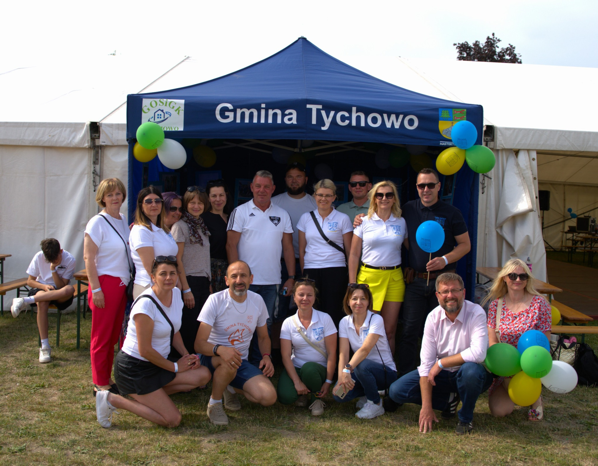 Na zdjęciu grupa uczestników biorących udział w Międzynarodowym Festiwalu Letnim w Chemnitz.