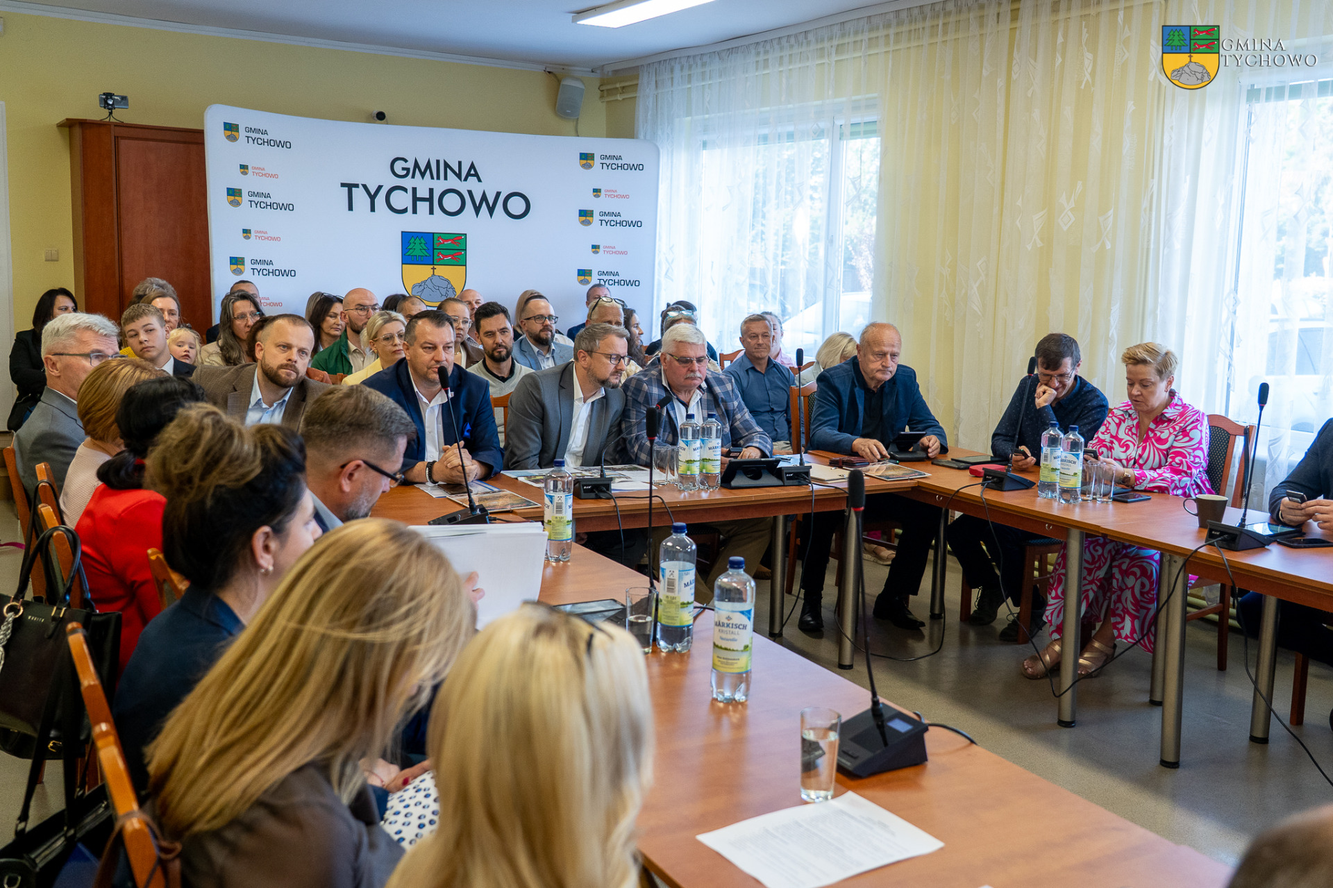 Na zdjęciu Radni Rady Miejskiej w Tychowie oraz Starosta Powiatu Białogardzkiego, Rady Powiatu Białogardzkiego oraz zaproszeni goście