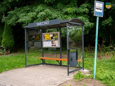 Nowa wiata przystankowa w miejscowości Smęcino.