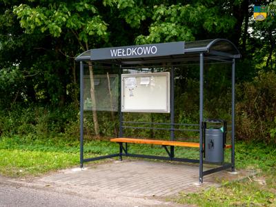 Nowa wiata przystankowa w miejscowości Wełdkowo.