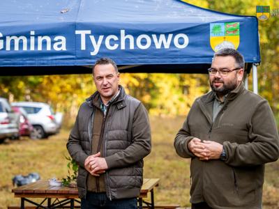 Na zdjęciu Burmistrz Tychowa Robert Falana oraz Nadleśniczy Nadleśnictwa Tychowo Tomasz Tomecki.