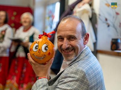 Na zdjęciu Zastępca Burmistrza Jacek Marcinkowski podczas obchodów Dnia Seniora 