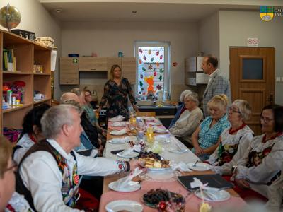 Seniorzy podczas obchodów Dnia Seniora w Borzysławiu.