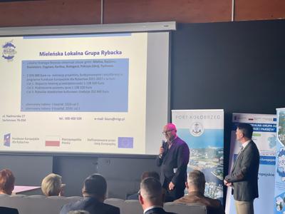 konferencja zorganizowana przez Zachodniopomorską Sieć Lokalnych Grup Działania dotycząca realizacji Lokalnych Strategii Rozwoju w województwie zachodniopomorskim w ramach Programu Fundusze Europejskie dla Rybactwa 2021-2027.