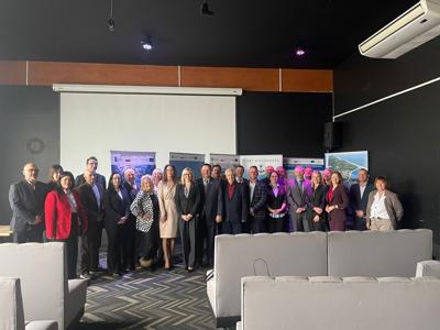 konferencja zorganizowana przez Zachodniopomorską Sieć Lokalnych Grup Działania dotycząca realizacji Lokalnych Strategii Rozwoju w województwie zachodniopomorskim w ramach Programu Fundusze Europejskie dla Rybactwa 2021-2027. -  zdjęcie grupowe 